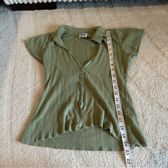 Princess Polly Green Ribbed Button-Front Top - Picture 2 of 5